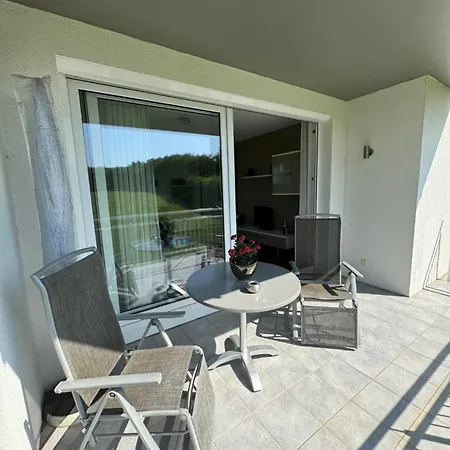 Schicke Am Golfplatz